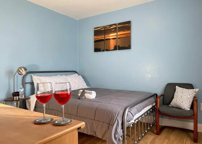 2 Bedroom Near Great Lakes Naval Base And 6 Flags Waukegan